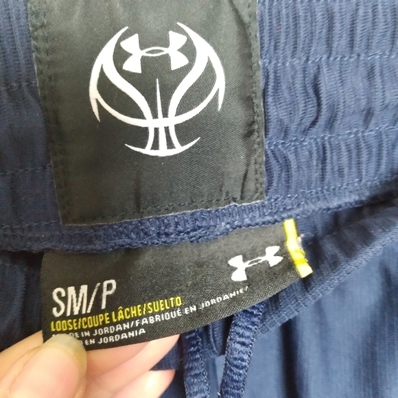 Under Armour Loose Fit Blue Drawstring Waist Athletic Shorts Size Small - Picture 7 of 7